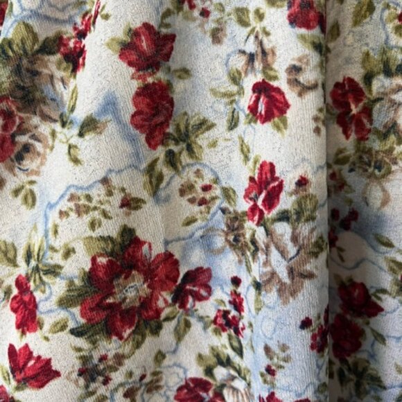 Beautiful Floral Lace Top - Picture 4 of 7